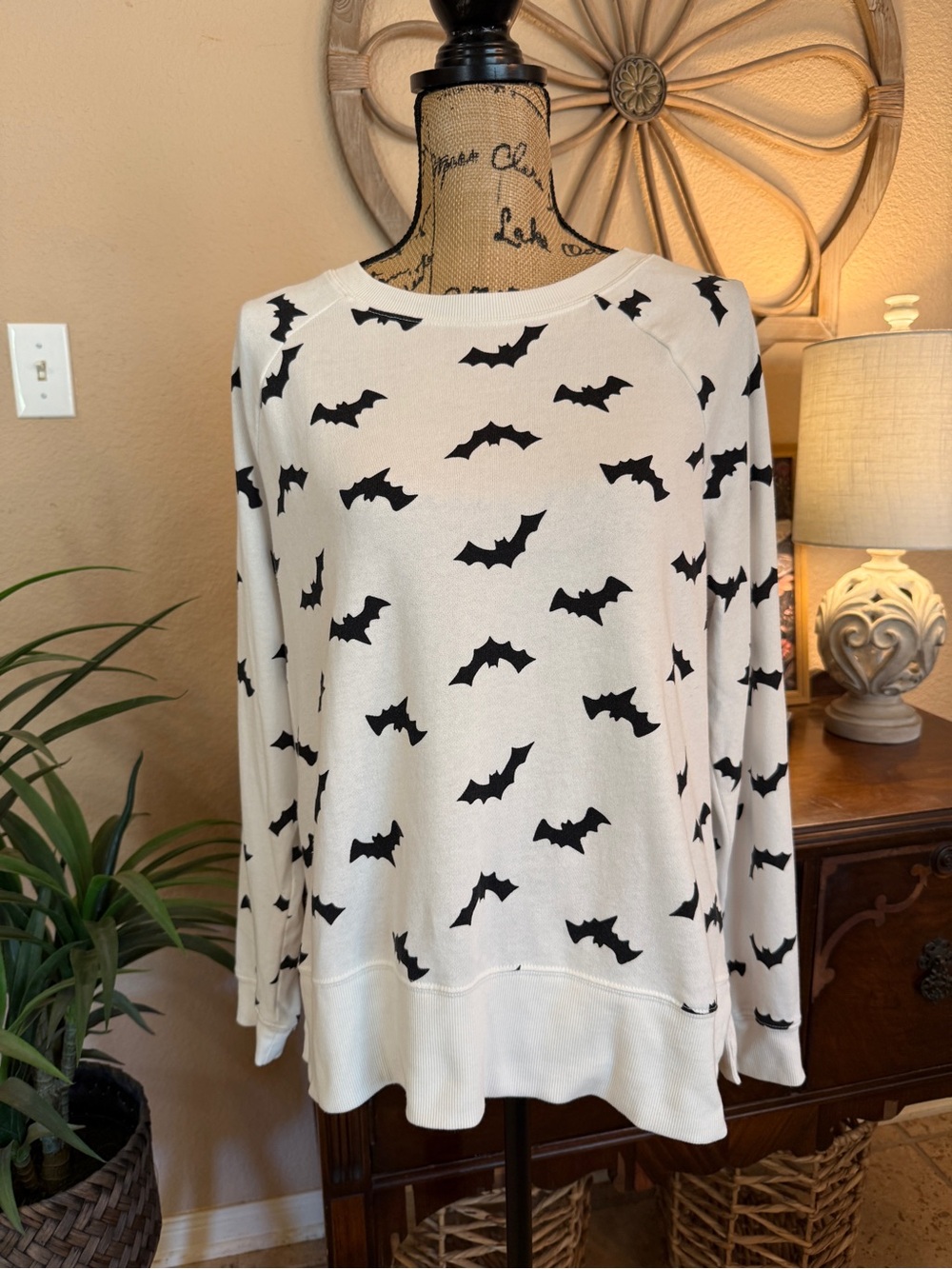 Grayson/Threads Women's White Bat Print Pullover Crewneck